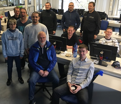 Foto der Teilnehmer der Ausbildungsgruppe IT16-01 während des HTML-Unterrichts